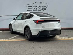 Tesla Model Y Rear-Wheel Drive - ფოტო 4