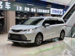 Toyota Sienna 2.5L Hybrid AWD Premium - ფოტო 1