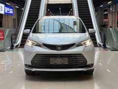 Toyota Sienna 2.5L Hybrid AWD Premium - ფოტო 2