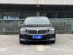 BMW 5 Series 530Li Luxury M Sport Package - ფოტო 2
