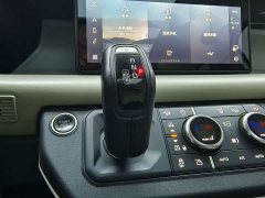 Land Rover Defender 110 P400 Dark Edition - ფოტო 18
