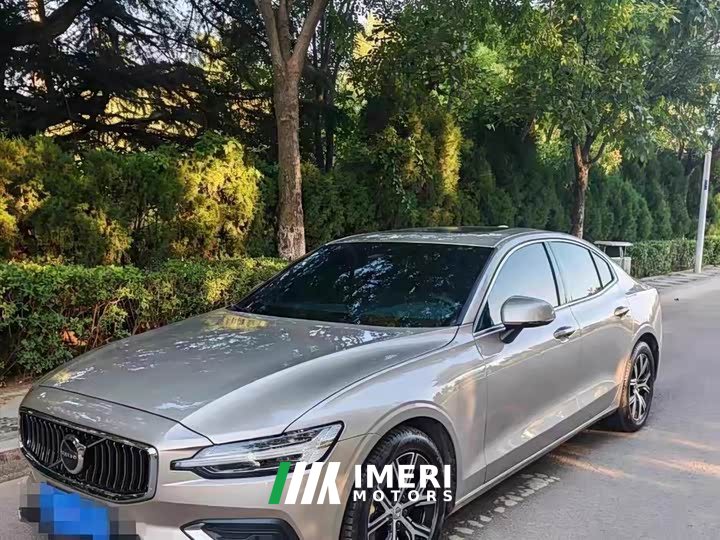Volvo S60 B4 Smart Luxury Edition - ავტომობილი ჩინეთიდან