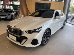 BMW 5 Series 525Li M Sport Package - ფოტო 1