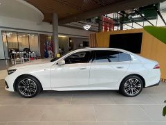 BMW 5 Series 525Li M Sport Package - ფოტო 3