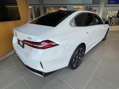 BMW 5 Series 525Li M Sport Package - ფოტო 4