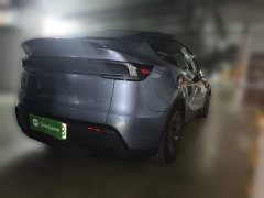 Tesla Model Y L Long Range All-Wheel Drive - ფოტო 4