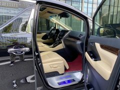 Toyota Alphard 2021 Hybrid 2.5L Luxury - ფოტო 17