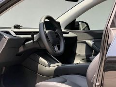 Tesla Model Y Rear-Wheel Drive - ფოტო 4