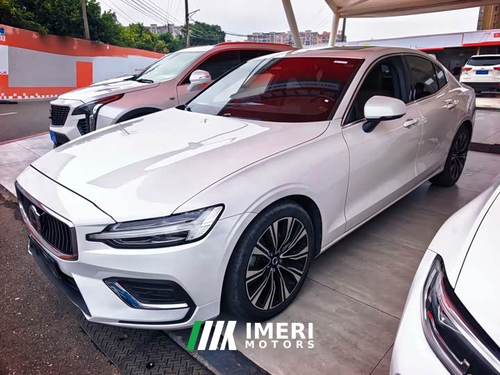 Volvo S60 B4 Smart Luxury Edition - ავტომობილი ჩინეთიდან