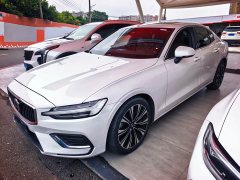 Volvo S60 B4 Smart Luxury Edition - ფოტო 1