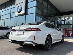 BMW 5 Series 525Li M Sport Package - ფოტო 14