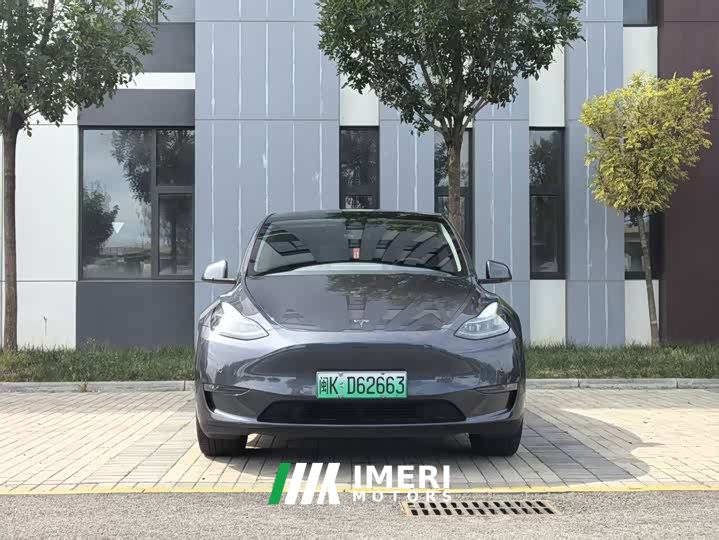 Tesla Model Y Long Range All-Wheel Drive
