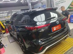 Toyota Crown Venza 2021 2.5L HEV AWD Premium - ფოტო 4