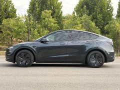 Tesla Model Y Rear-Wheel Drive - ფოტო 4