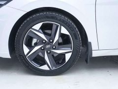 Hyundai Elantra 1.5L CVT Luxury - ფოტო 10