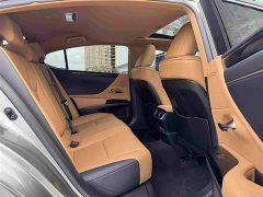 Lexus ES 200 Excellence Edition - ფოტო 18