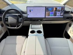 Li Auto Li Xiang MEGA Ultra - ფოტო 3