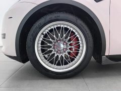 Tesla Model Y Rear-Wheel Drive - ფოტო 17