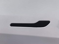 Tesla Model Y Rear-Wheel Drive - ფოტო 18