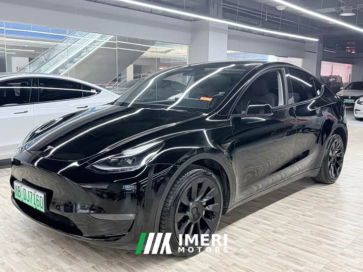 Tesla Model Y Long Range All-Wheel Drive