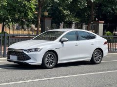 BYD Qin PLUS Glory Edition DM-i 55KM Leading - ფოტო 1