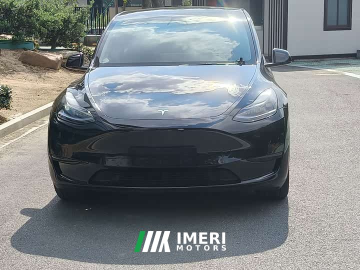 Tesla Model Y Rear-Wheel Drive