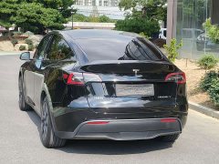 Tesla Model Y Rear-Wheel Drive - ფოტო 18