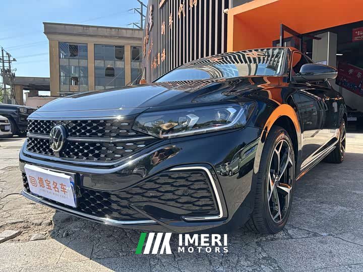 Volkswagen Passat 330TSI Starry Sky Elite