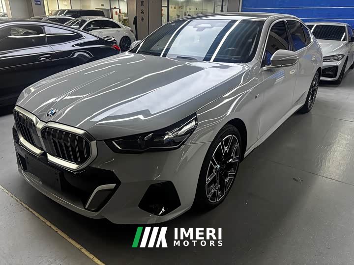 BMW 5 Series 530Li Luxury M Sport Package - ავტომობილი ჩინეთიდან