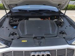 Audi e-tron (Imported) Sportback 55 quattro Premium Edition - ფოტო 10