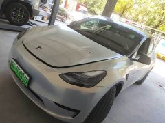 Tesla Model Y Rear-Wheel Drive - ფოტო 1
