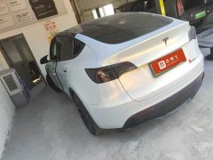 Tesla Model Y Rear-Wheel Drive - ფოტო 3