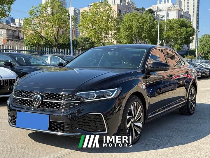 Volkswagen Passat 330TSI Prestige - ავტომობილი ჩინეთიდან