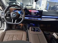 BMW 5 Series 525Li M Sport Package - ფოტო 10