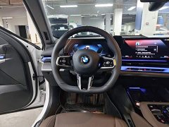 BMW 5 Series 525Li M Sport Package - ფოტო 11