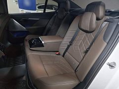 BMW 5 Series 525Li M Sport Package - ფოტო 17