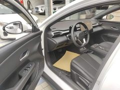 BYD e7 520 Smart Driving Edition - ფოტო 16