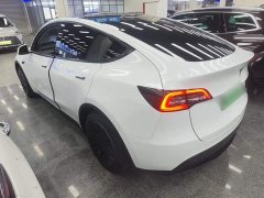 Tesla Model Y Rear-Wheel Drive - ფოტო 5