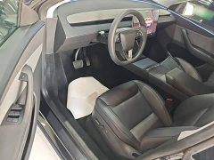 Tesla Model Y Rear-Wheel Drive - ფოტო 16