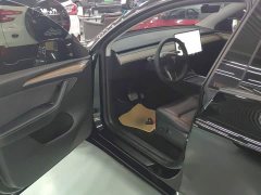 Tesla Model Y Standard Range RWD - ფოტო 16