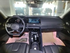 Hyundai Elantra 1.5L CVT Luxury - ფოტო 10