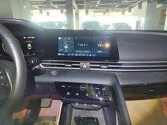 Hyundai Elantra 1.5L CVT Luxury - ფოტო 13