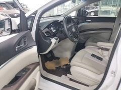 Buick GL8 Land Business Class Smart Edition - ფოტო 16