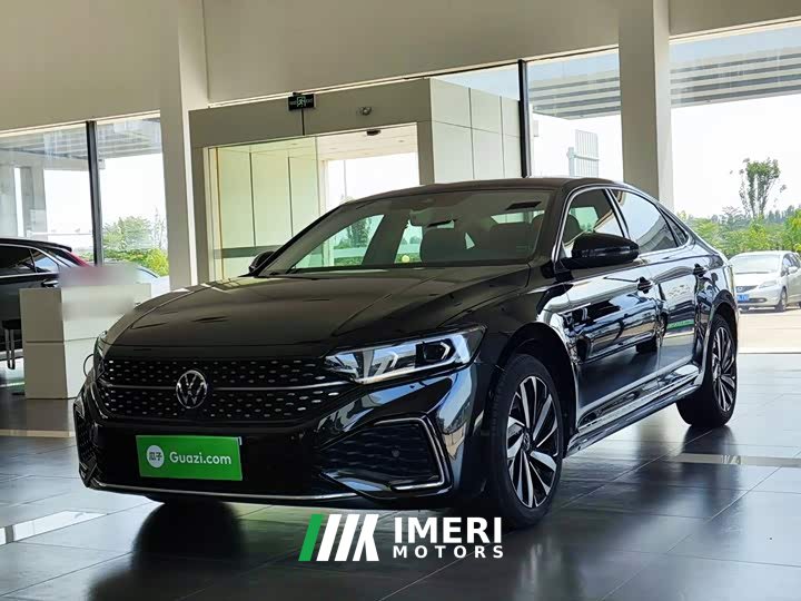 Volkswagen Passat 330TSI Starry Sky Luxury Edition
