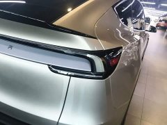 Tesla Model Y L Long Range All-Wheel Drive - ფოტო 8