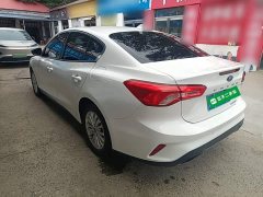 Ford Focus Sedan EcoBoost 180 Automatic Trend - ფოტო 5