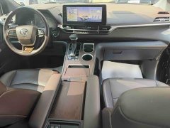 Toyota Gravia 2.5L Hybrid Prestige Plus AWD - ფოტო 14