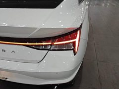 Hyundai Elantra 1.5L CVT Luxury - ფოტო 8
