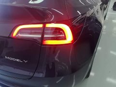 Tesla Model Y Rear-Wheel Drive - ფოტო 8