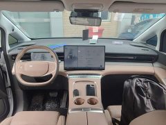 XPeng X9 Pure Electric 702 AWD High Performance Max - ფოტო 10